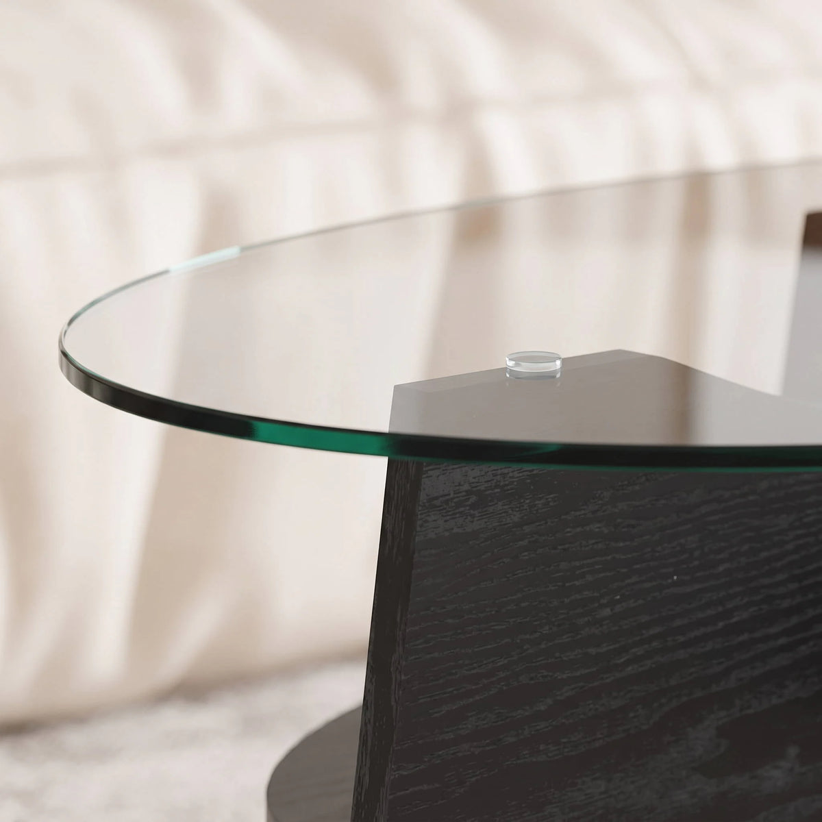 Table basse Brume, gros plan sur le verre et le bois